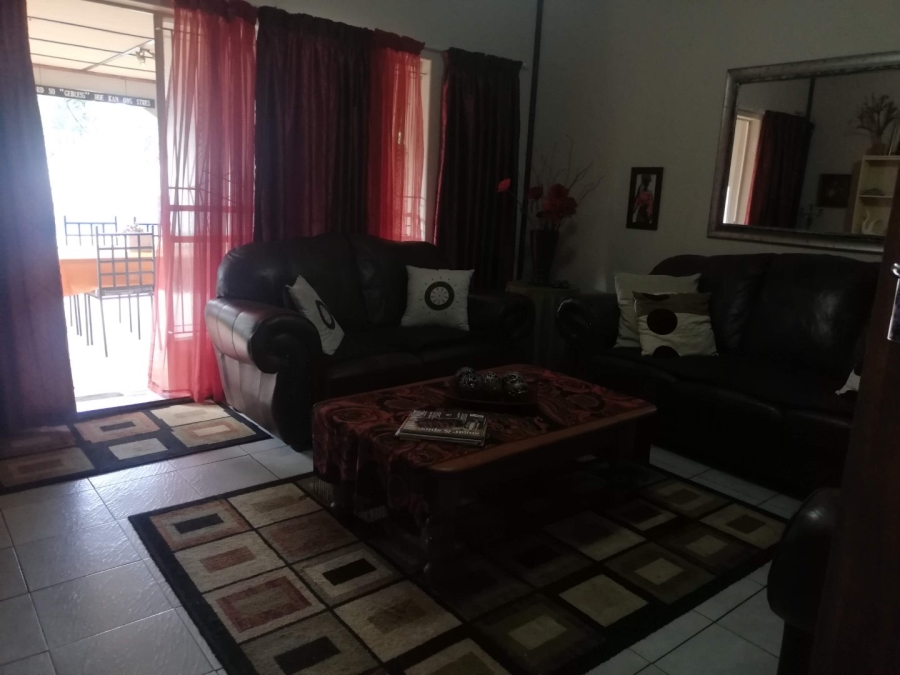 To Let 3 Bedroom Property for Rent in Flamwood North West